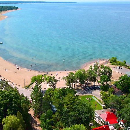 Balm Beach Resort And Motel Экстерьер фото