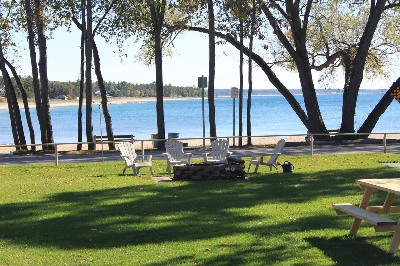 Balm Beach Resort And Motel Экстерьер фото