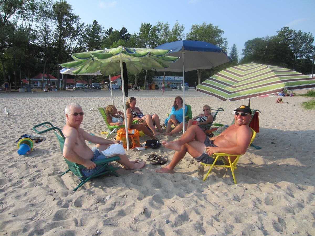 Balm Beach Resort And Motel Экстерьер фото
